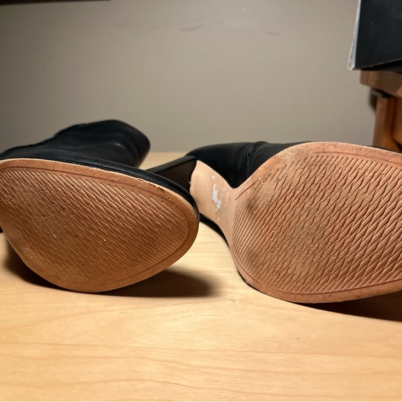 Clarks Freeva 3’1/2 inch heeled ankle boot with side zipper. Lightly worn. - Picture 3 of 5